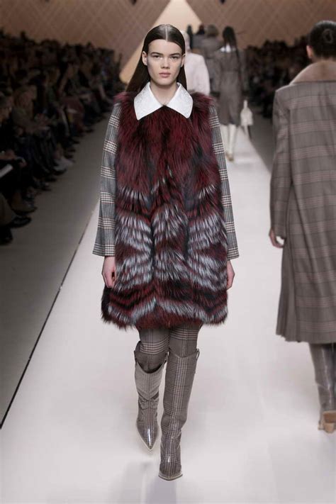 fendi collezione moda autunno inverno 2018-2019|fendi furs.